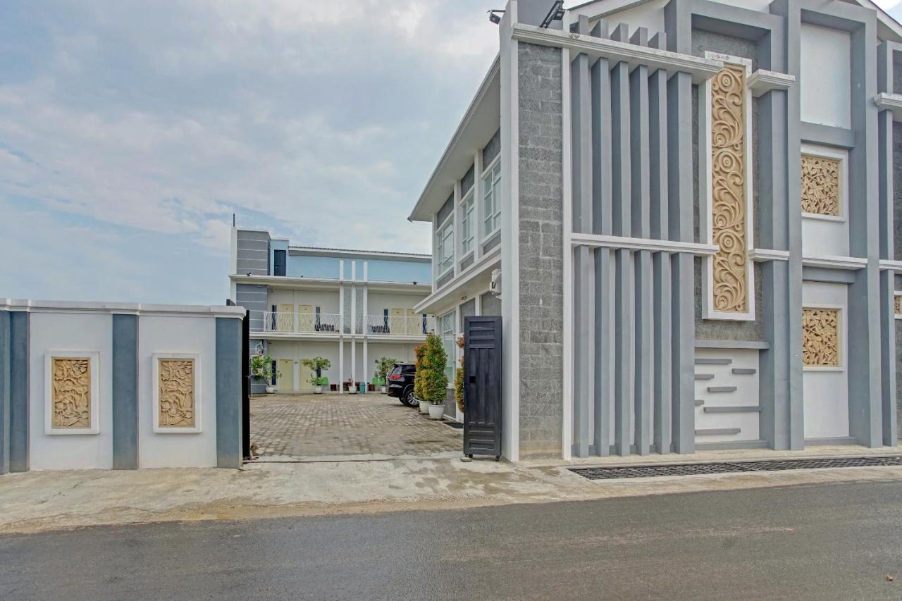 Oyo 90404 Pringombo Homestay 2 Syariah Bandar Lampung Buitenkant foto