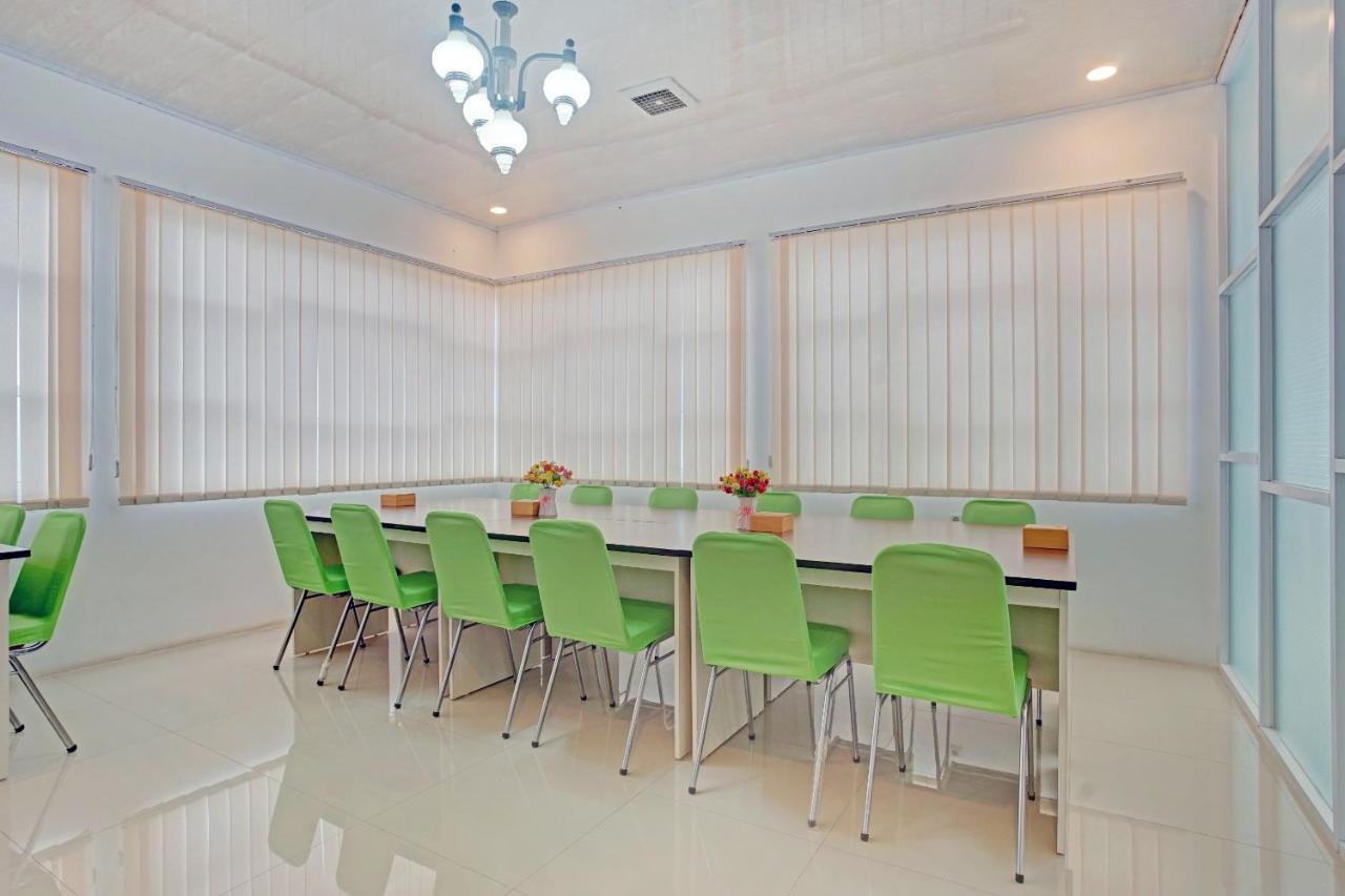 Oyo 90404 Pringombo Homestay 2 Syariah Bandar Lampung Buitenkant foto